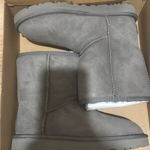 UGG classic short II grey